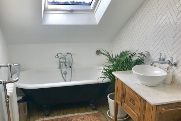 ensuite bathroom fitted in loft open and airy bathroom ensuite with bathtub as the main focus. Brand new sink, radiator and tiling featured.