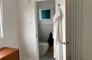 decorating and floor covering service